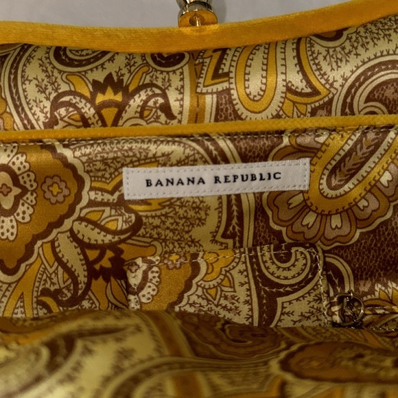 Yellow Clutch - Picture 4 of 7